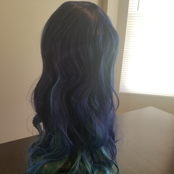 Wig - Picture 3 of 4